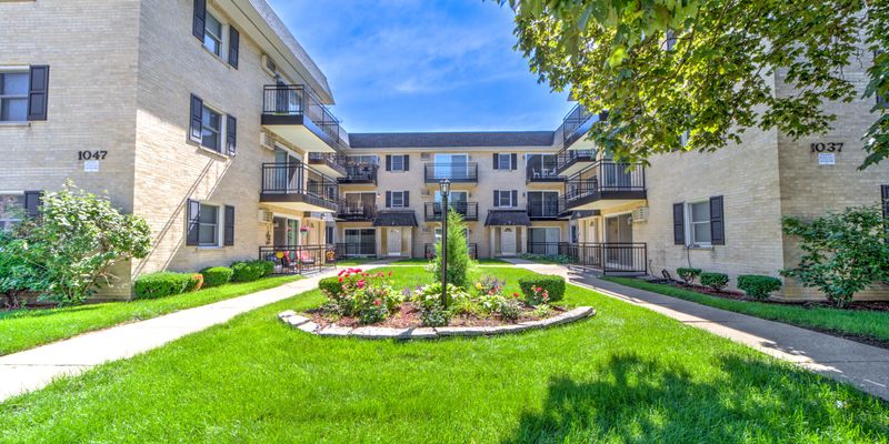 Oak Park House: 1039 N Harlem Ave