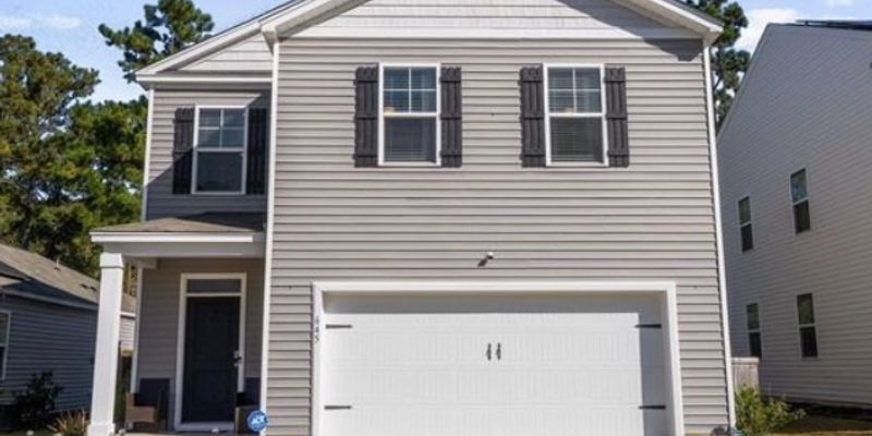 Summerville House: 645 Silver Spruce St