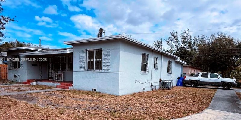 Miami House: 5701 N Miami Ave