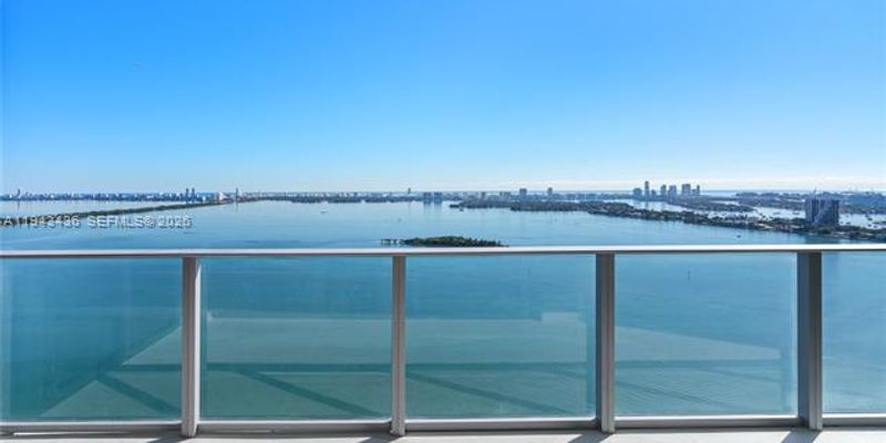 Miami Condo: 700 NE 24th St