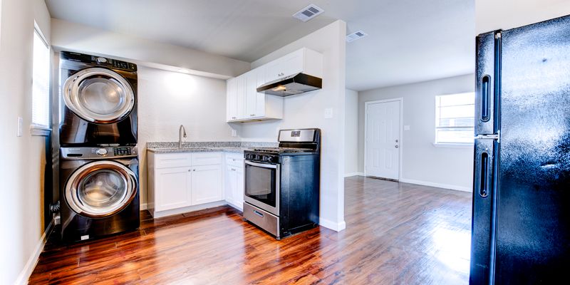 Houston Apartment: 5513 Cavalcade St