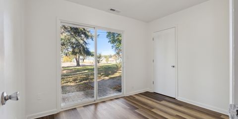 134 706 14th Ave.jpg