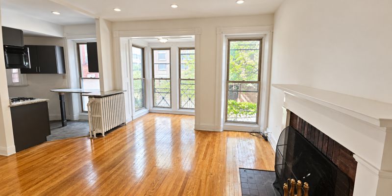 Baltimore Apartment: 20 W Franklin St