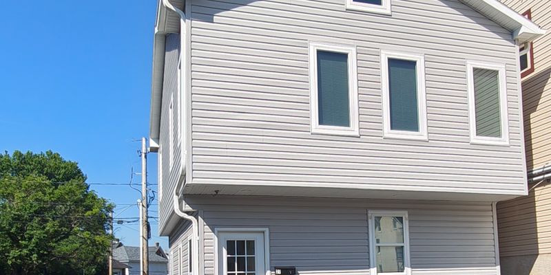 Quakertown House: 27 S 2nd St