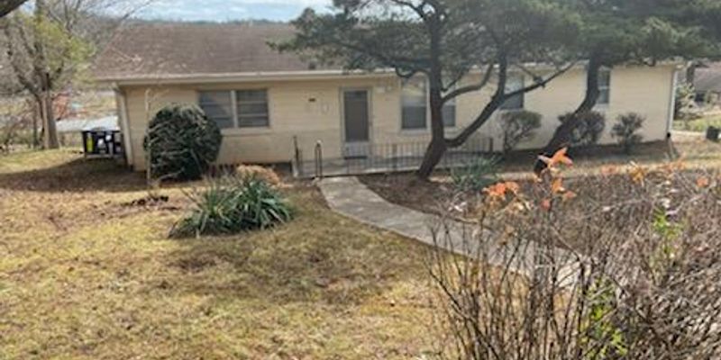 Oak Ridge House: 131 S Purdue Ave