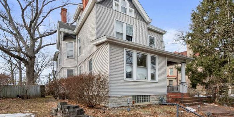 Cincinnati House: 3315 Morrison Ave