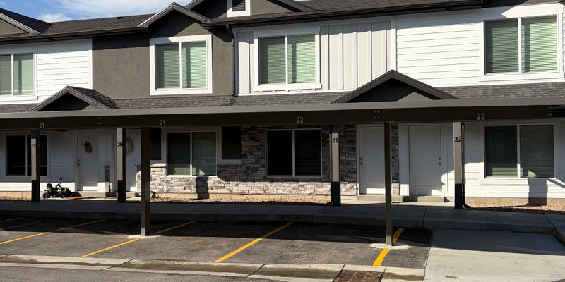 Morgan Townhome: 700 E Diane's Way