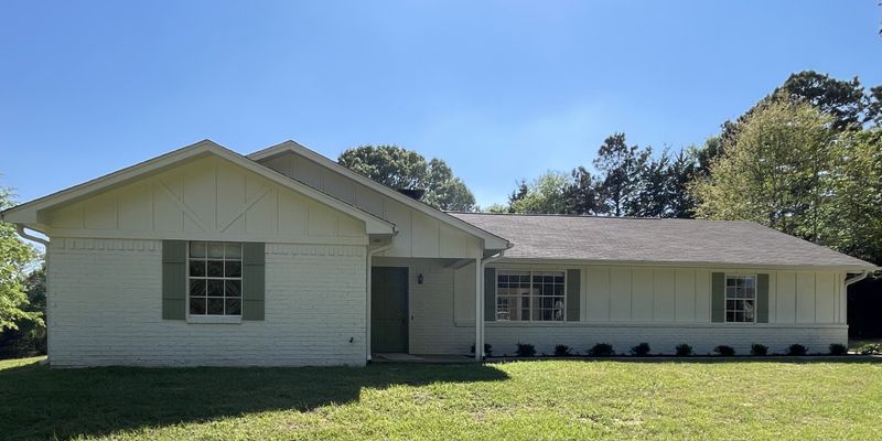 Tyler House: 15021 Hillview Rd