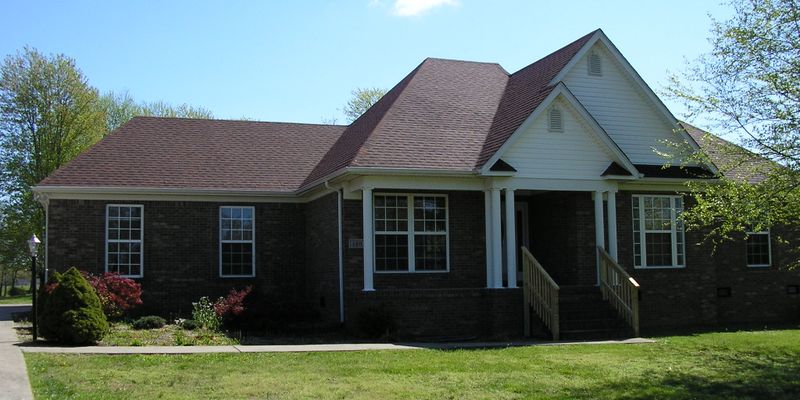 Smiths Grove House: 148 Winding Creek Rd