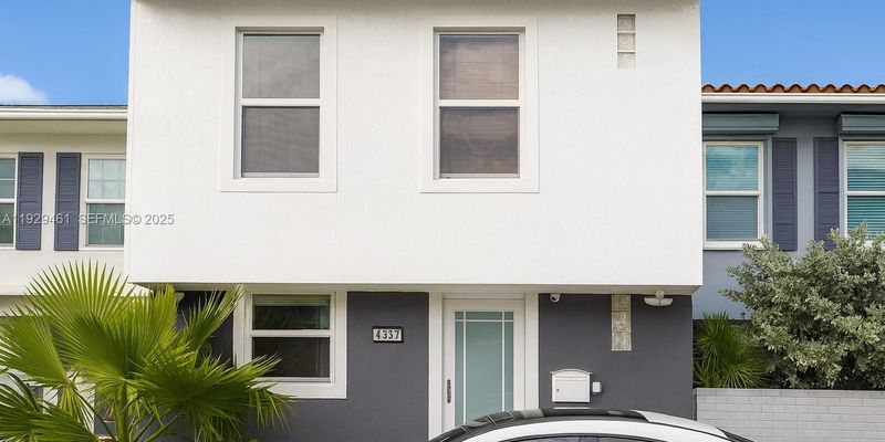 North Miami Townhome: 1987 NE 123rd St