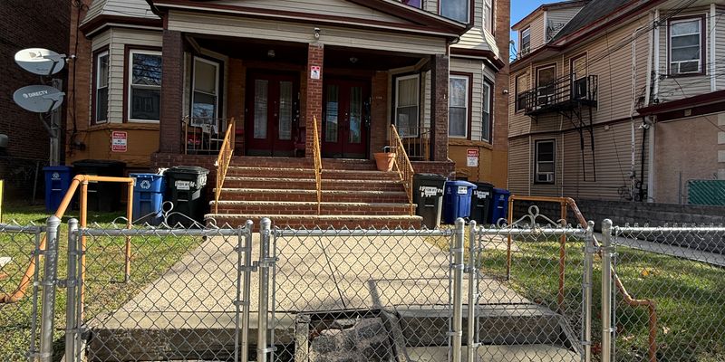 Elizabeth Apartment: 129-131 Cherry St