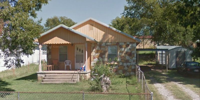 Sulphur House: 1009 E 6th St.