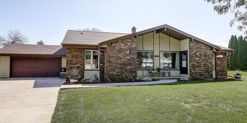 Franklin House: 8233 Imperial Dr