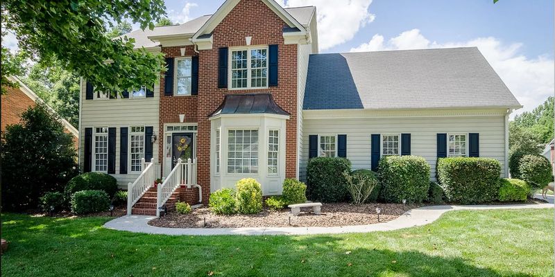 Jamestown House: 4619 James Crossing Dr