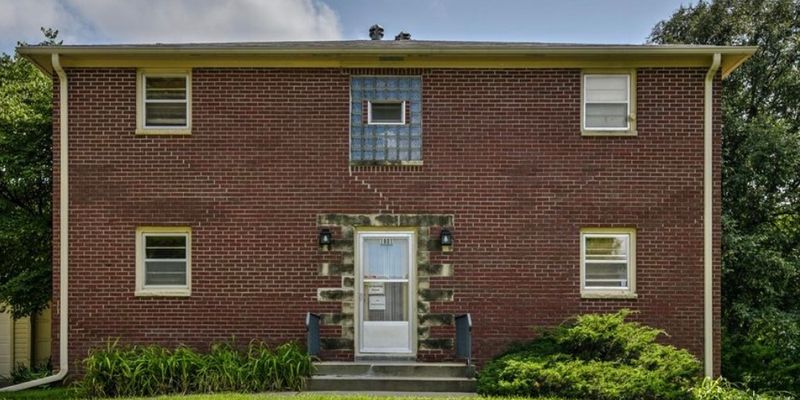 Lincoln Apartment: 1901 E St