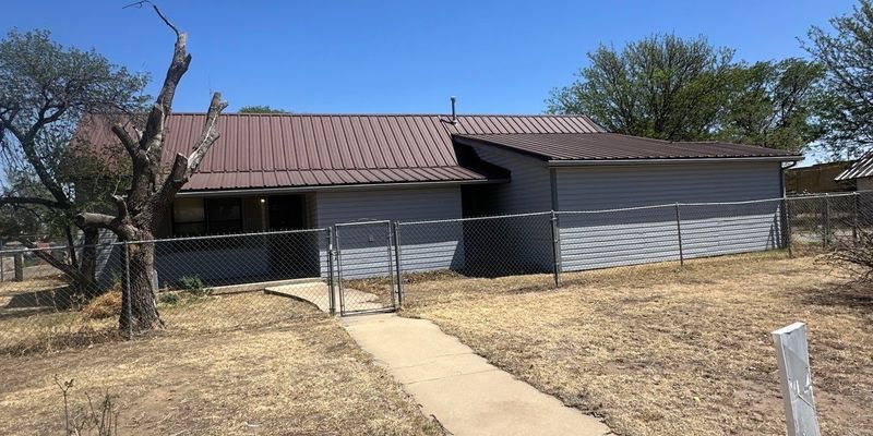 Amarillo House: 901 S Roberts St