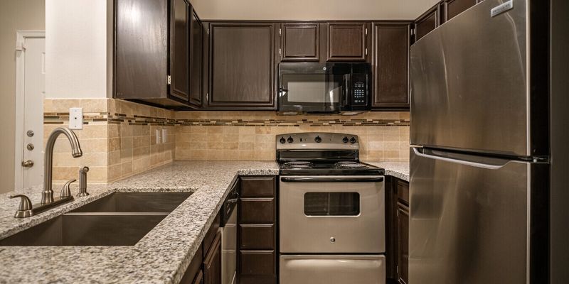 Houston Apartment: 2643 W Alabama St