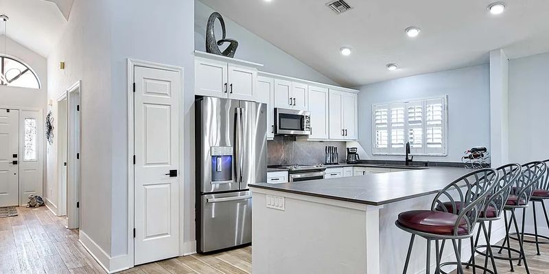 Glendale House: 333 Milford St # U1922RRT