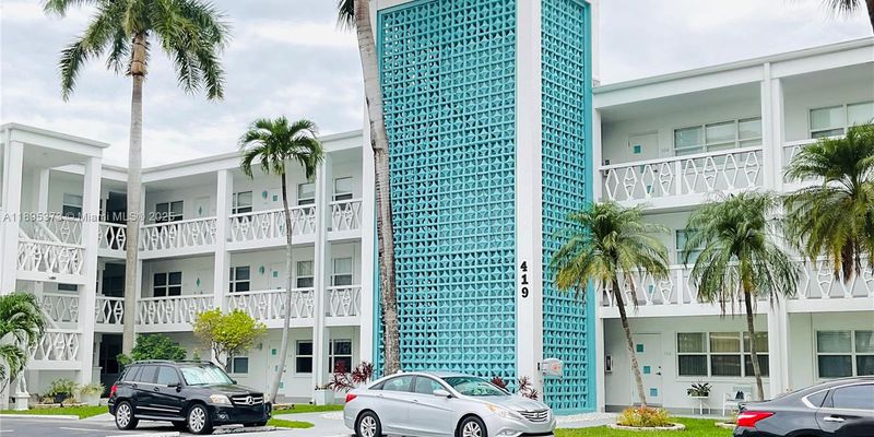 Hallandale Beach Condo: 419 Golden Isles Dr