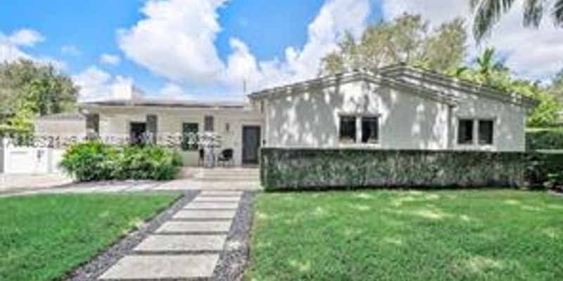 Coral Gables House: 1525 Mantua Ave
