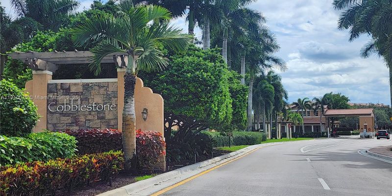 Pembroke Pines House: 14722 SW 12th St