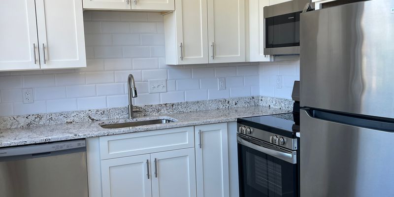 Pulaski Apartment: 500 Pico Terrace