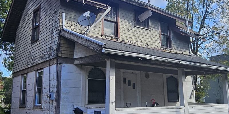 Akron House: 177 Kent Ct