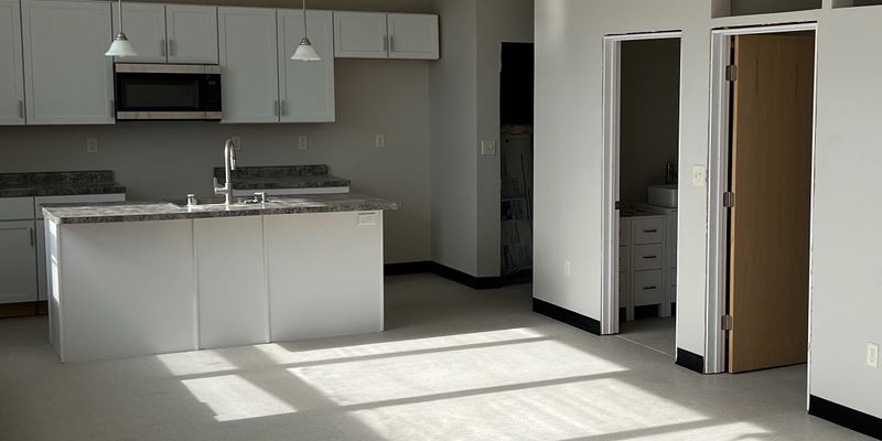 Cudahy Apartment: 3776 E Hammond Ave