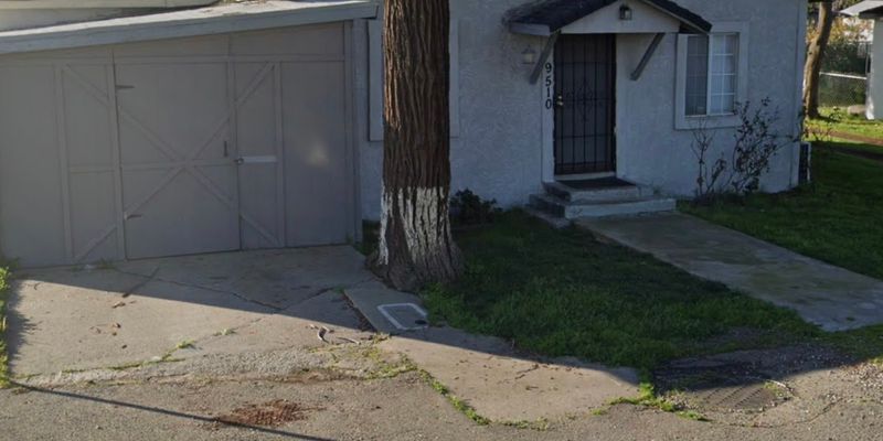 Live oak House: 9510 q st