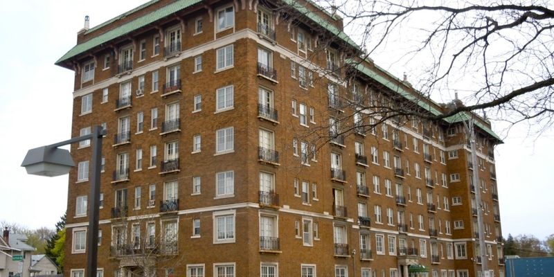 Fort Wayne Apartment: 2301 Fairfield Ave