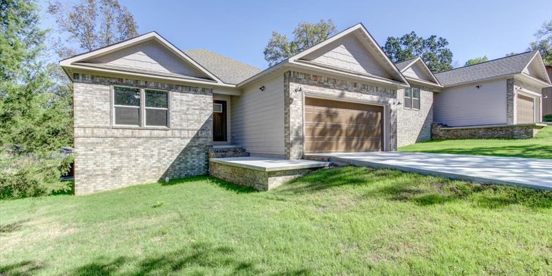 Garland County House: 203 Elysian Hills Dr