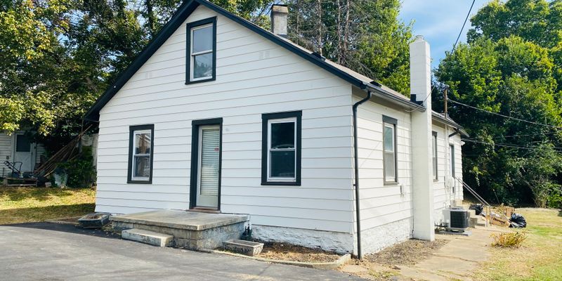 Kings Mills House: 1556 King Ave Rd