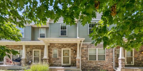 02-104 1894_N_Dubuque_Rd.jpg