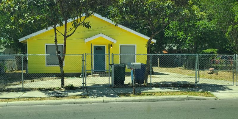 San Antonio House: 2414 S Laredo St