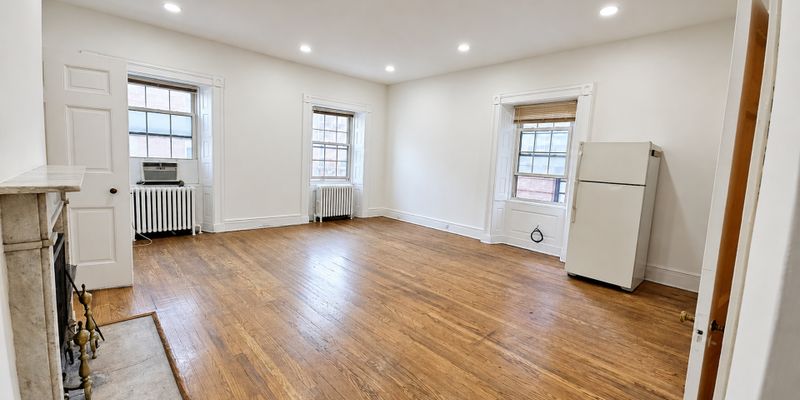 Baltimore Apartment: 20 W Franklin St