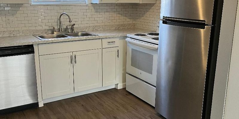 Cuyahoga Falls Apartment: 1516 Avery St