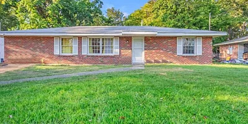 Montgomery House: 2153 Mona Lisa Dr
