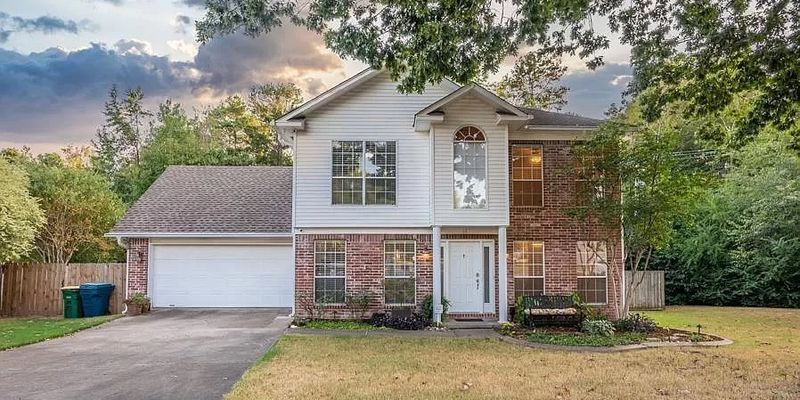 Little Rock House: 12 Cherry Leaf Cove