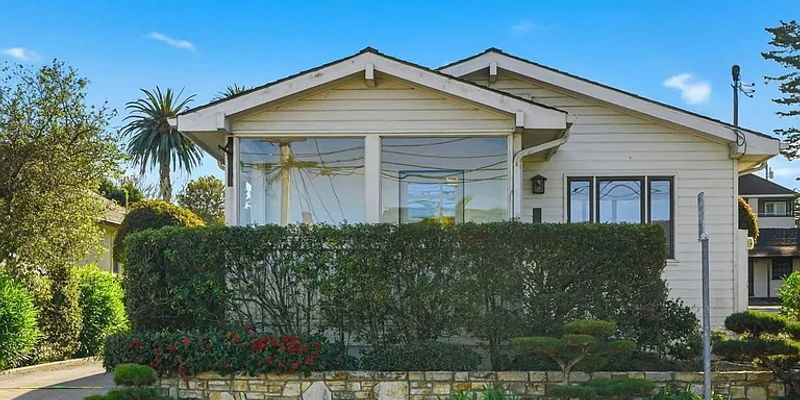 Monterey House: 167 El Dorado St