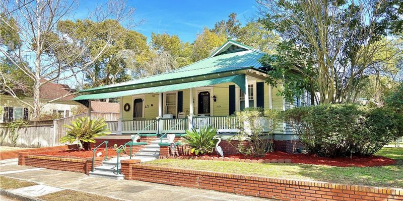 Brunswick House: 2120 Reynolds St