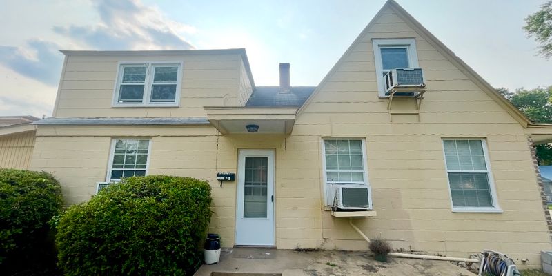 Savannah Apartment: 2017 E 38th St