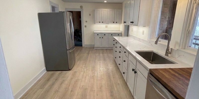 Casco Apartment: 967 Meadow Rd