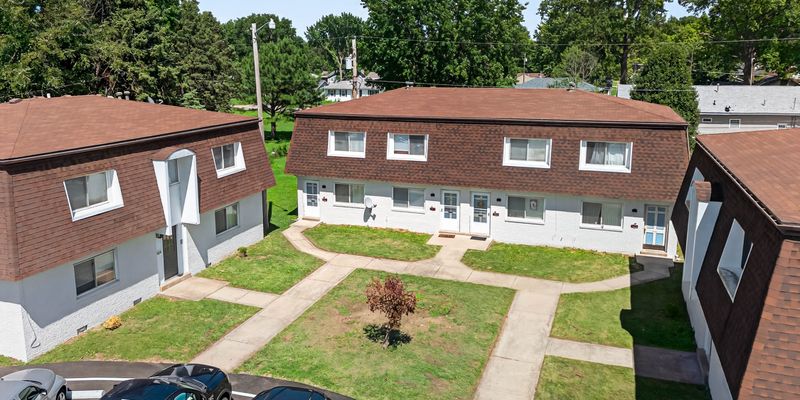 Granite City Apartment: 2718 Center Street