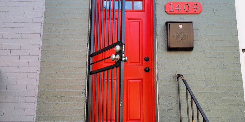 Baltimore House: 1409 E Preston St