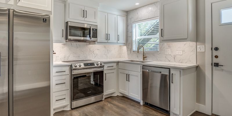 Dallas Apartment: 2114 Tucker Street