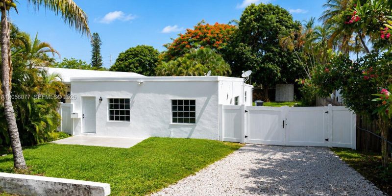 Hollywood House: 2415 Garfield St