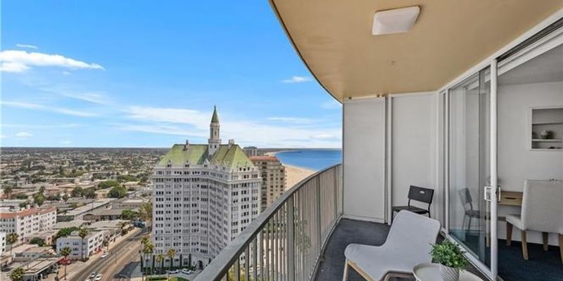 Long Beach House: 700 E Ocean Blvd