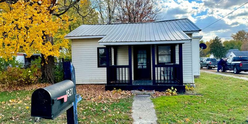 Muncie House: 1821 W 17th St