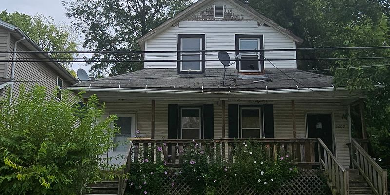 Cleveland Apartment: 3605 E 76th St