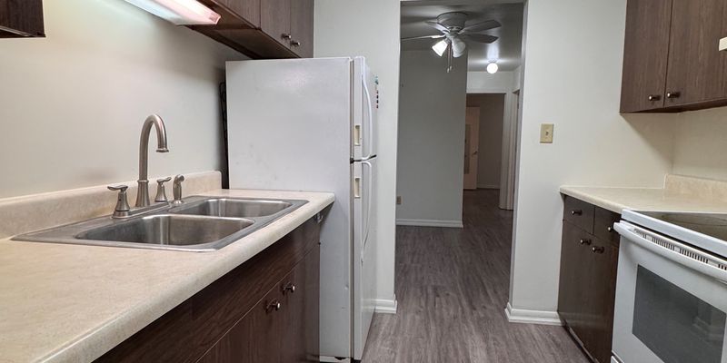 Marengo Apartment: 420 Telegraph St